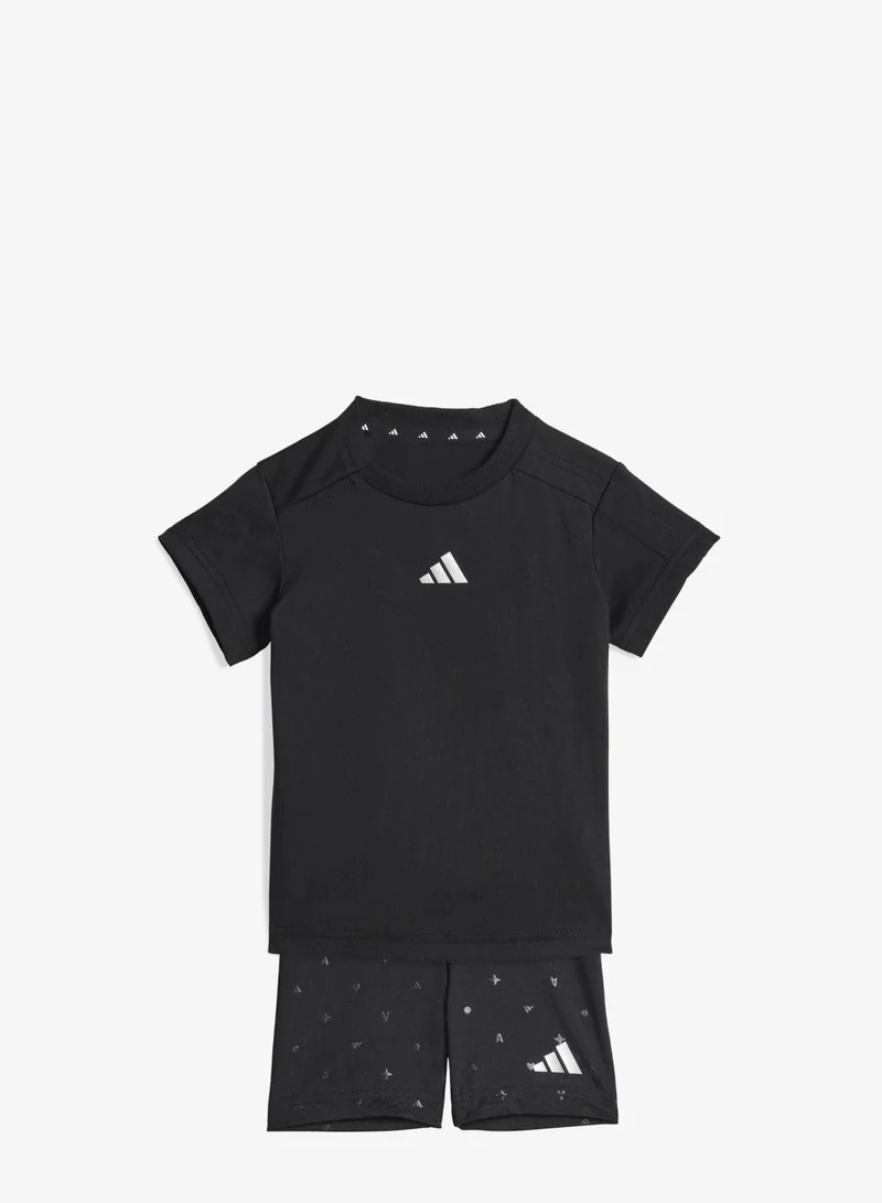 اديداس طقم موسمي بقصة ضيقة وتفاصيل لامعة