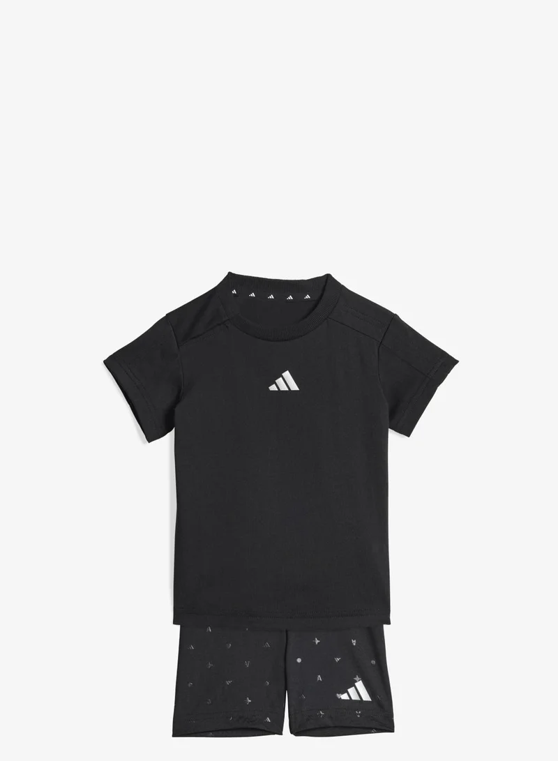 اديداس طقم موسمي بقصة ضيقة وتفاصيل لامعة