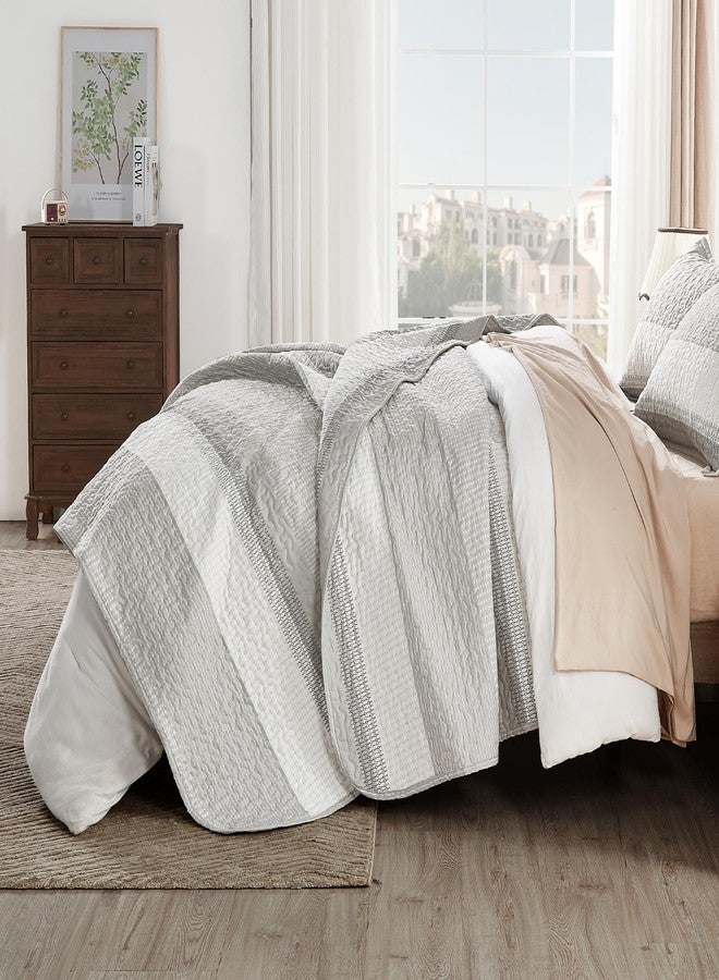 Andency طقم لحاف أندينسي كاليفورنيا كينج - لحاف ناعم خفيف الوزن باللون الرمادي الفاتح - غطاء سرير رمادي فاتح مقاس كاليفورنيا كينج - غطاء سرير لجميع الفصول (يشمل لحاف واحد و2 غطاء وسادة) - Image 3