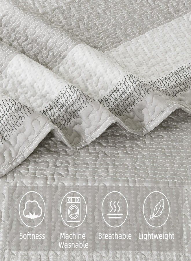 Andency طقم لحاف أندينسي كاليفورنيا كينج - لحاف ناعم خفيف الوزن باللون الرمادي الفاتح - غطاء سرير رمادي فاتح مقاس كاليفورنيا كينج - غطاء سرير لجميع الفصول (يشمل لحاف واحد و2 غطاء وسادة) - Image 4