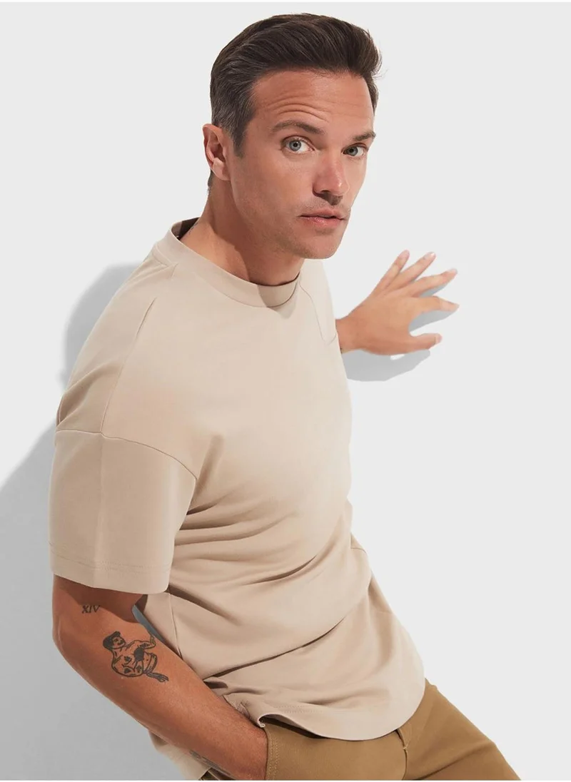JUNE Essential Crew Neck T-Shirt