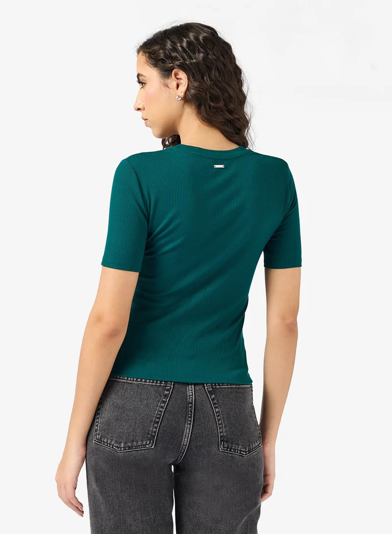 كالفن كلاين بلوزة مضلعة أساسية