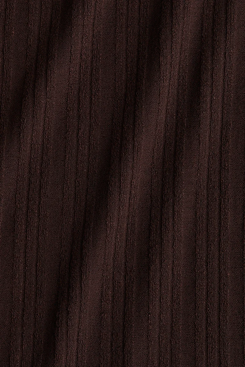 اتش اند ام بنطلون بقصّة مستقيمة وتصميم سهل الارتداء