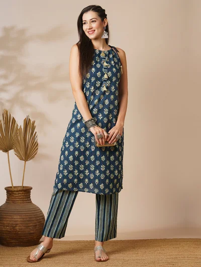 globus Women Floral Printed Straight Pure Cotton Kurta With Trousers