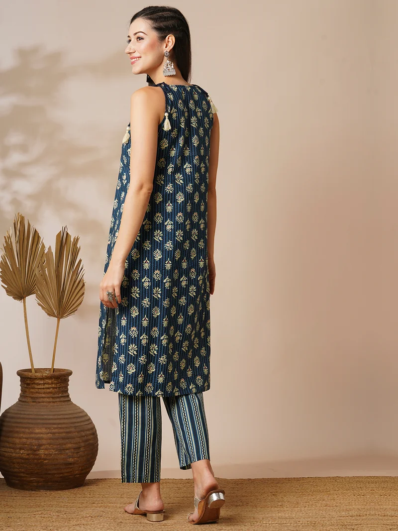 globus Women Floral Printed Straight Pure Cotton Kurta With Trousers