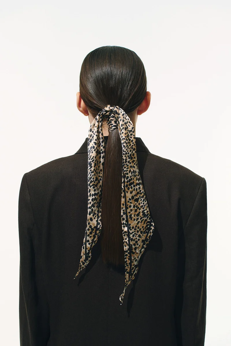 H&M Diamond-shaped scarf