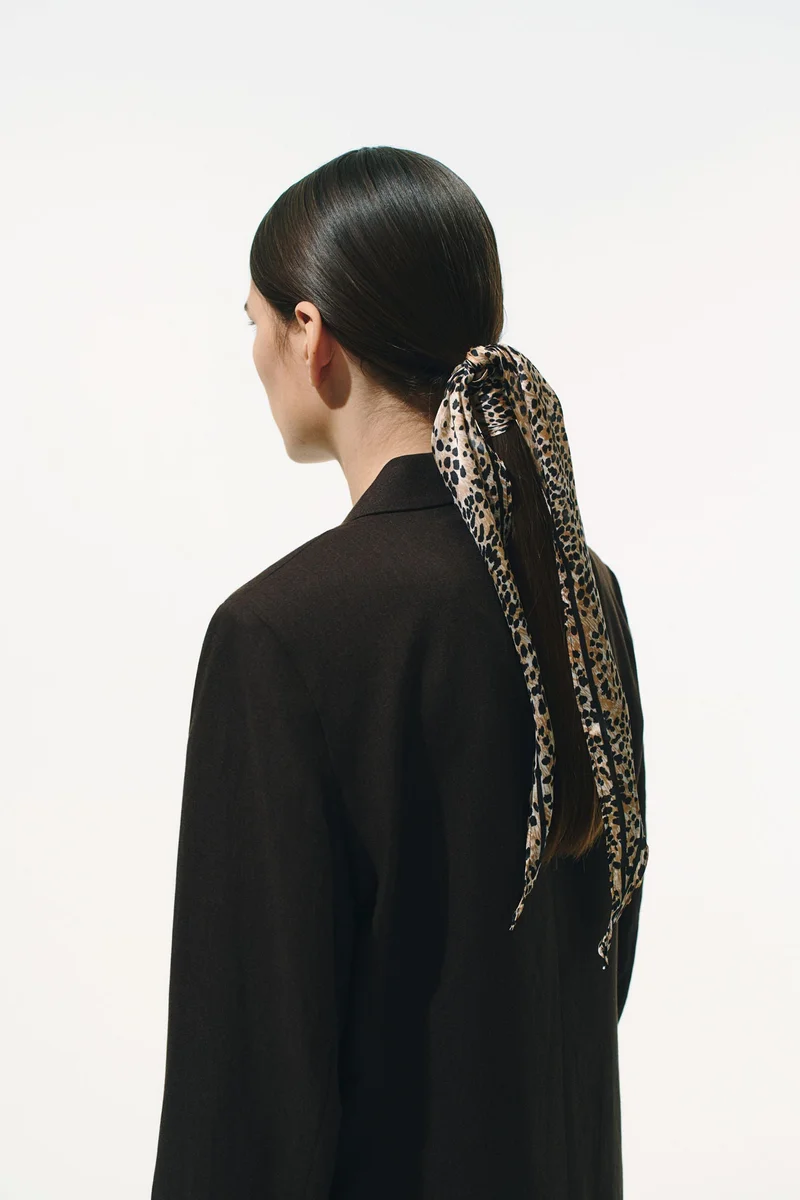 H&M Diamond-shaped scarf