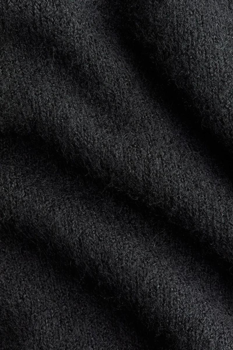 اتش اند ام بلوزة محبوكة بأكمام قصيرة من تشكيلة ماما