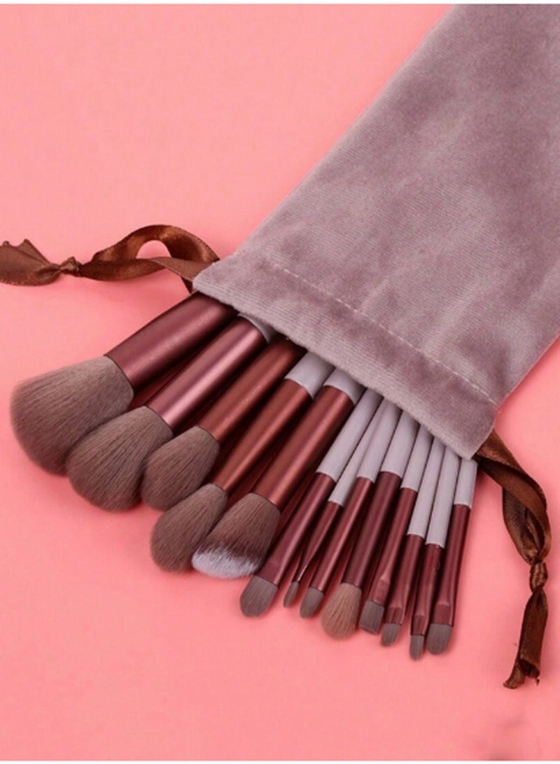 طقم فرش مكياج احترافي مكون من 13 قطعة مع حقيبة سفر – للوجه والعين بتطبيق دقيق وسلس - Image 1