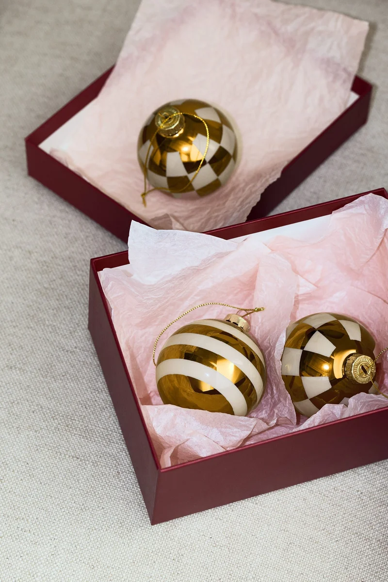 H&M 2-pack patterned baubles