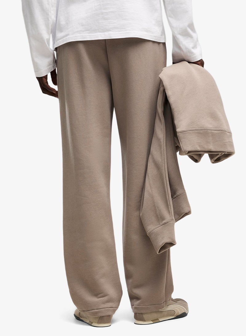 PUMA Essential Relaxed Sweatpants - Image 2