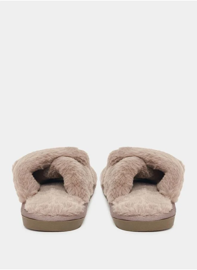 ستايلي نعال غرفة نوم رقيق من Criss Cross Strap