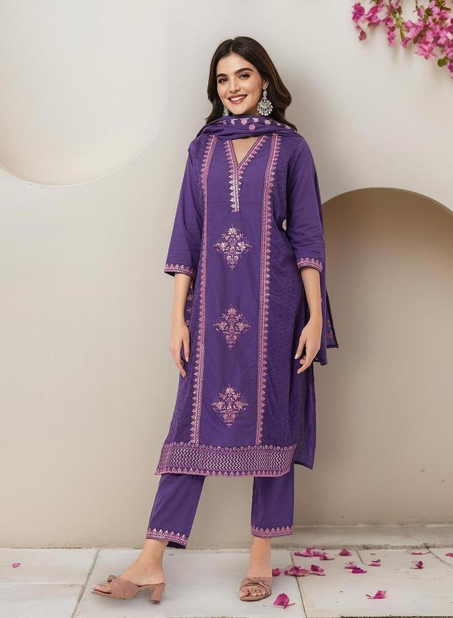 ISHIN Embroidered V Neck Kurta and Pants with Dupatta Set by Styli  - Image 2