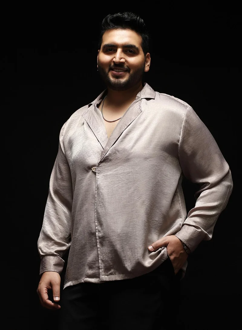 انستافاب بلس قميص رجالي رمادي دخاني بنمط كوبي بياقة مشقوقة وأكمام طويلة بأزرار وحاشية مستقيمة من البوليستر السادة للملابس الكاجوال والعطلات