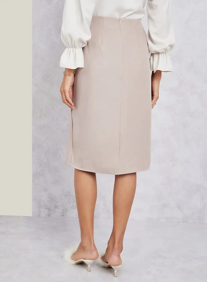Styli Solid Faux Pearl Button Detail Midi Skirt