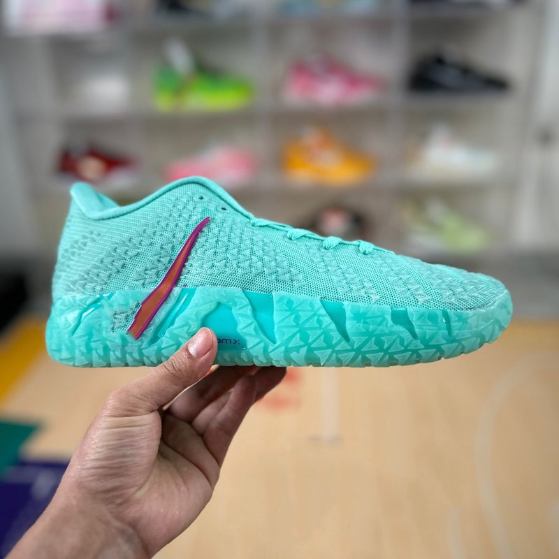 Unisex Low-Top Basketball Trainers with Breathable Mesh Upper and Non-Slip Rubber Sole - Image 1