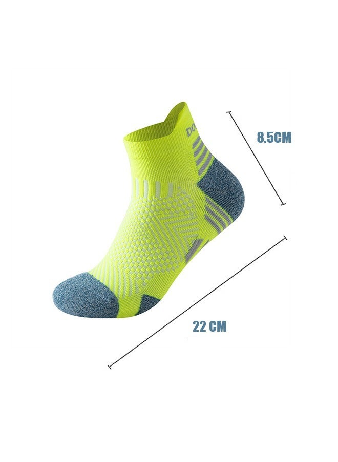 قطعتان من الجوارب الرياضية للرجال بقص منخفض للكاحل، جوارب جري قطنية قابلة للتنفس وغير قابلة للانزلاق للرجال والنساء، جوارب غير مرئية للقارب (أزرق + أصفر) - Image 2