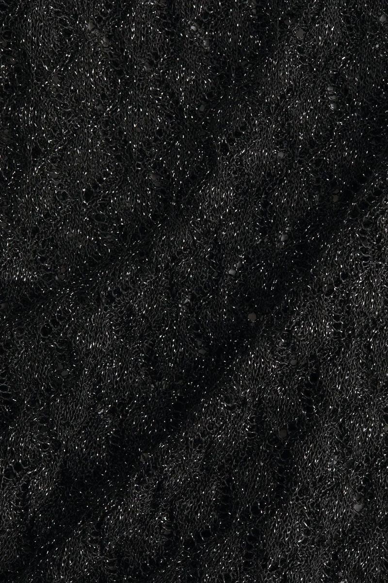 اتش اند ام بلوزة محبوكة بنقشة ثقوب مفرّغة ومتلألئة