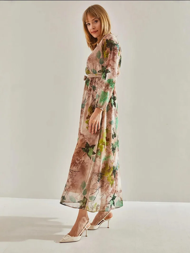 بيانكو لوتشي فستان ماكسي مزين بالزهور بياقة على شكل حرف  وربطة عنق من لوتشي