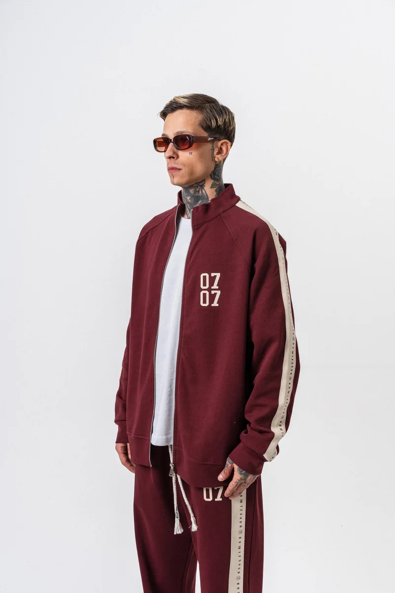 ريسباير سويت شيرت رجالي بقبة واقفة وخطوط مزدوجة بسحاب كبير لون بورجوندي