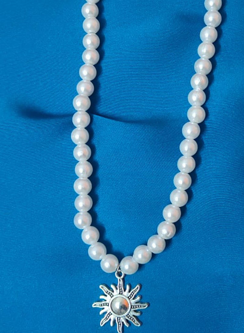 white pearls necklace  - Image 3