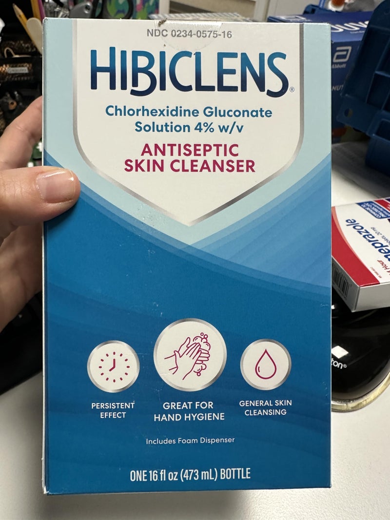 Hibiclens Antimicrobial Skin Liquid Soap with Foaming Pump, 16 Fluid Ounce (Pack of 2) - Image 1
