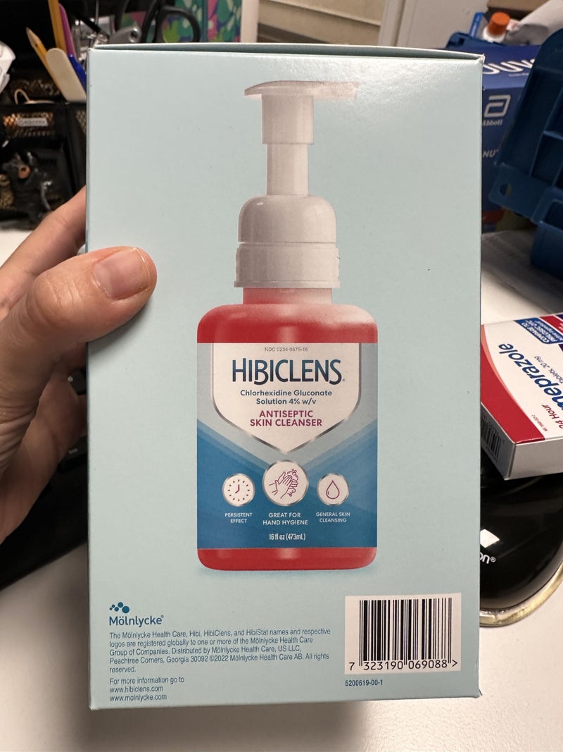 Hibiclens Antimicrobial Skin Liquid Soap with Foaming Pump, 16 Fluid Ounce (Pack of 2) - Image 4