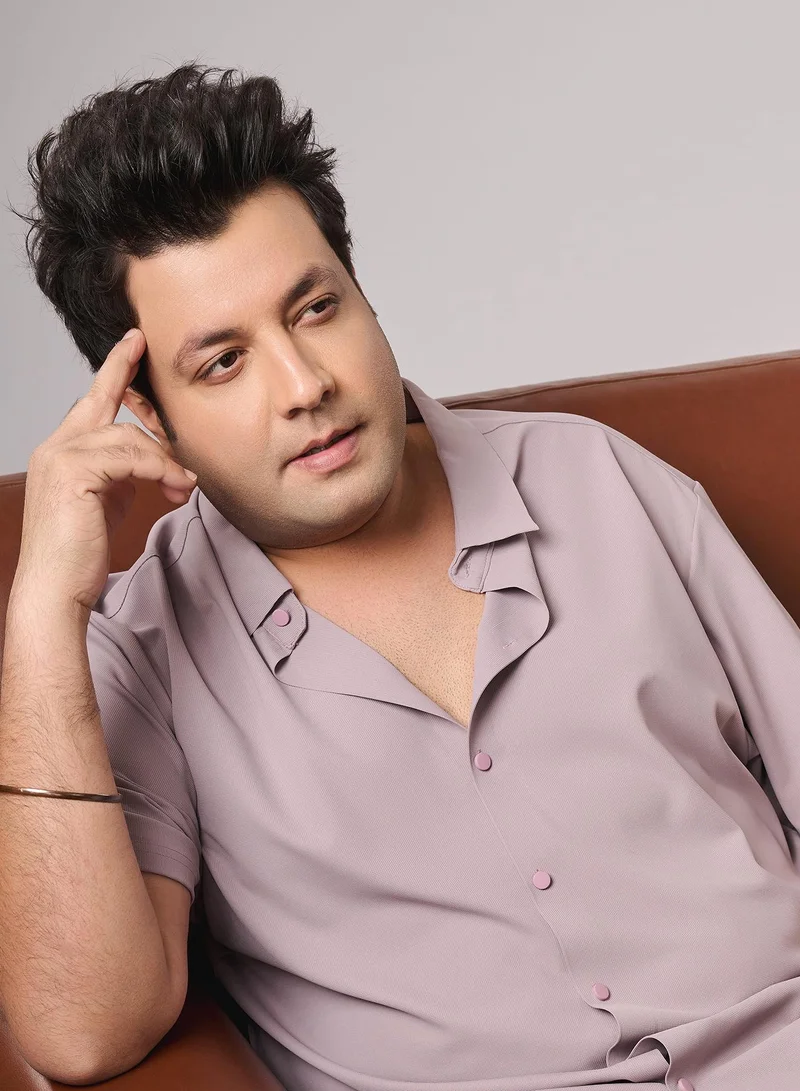 انستافاب بلس قميص رجالي وردي فاتح مضلع بدون خياطة للملابس الكاجوال بياقة ممتدة وأكمام قصيرة عادية وإغلاق بأزرار مقاس كبير بتصميم مريح للاستخدام اليومي