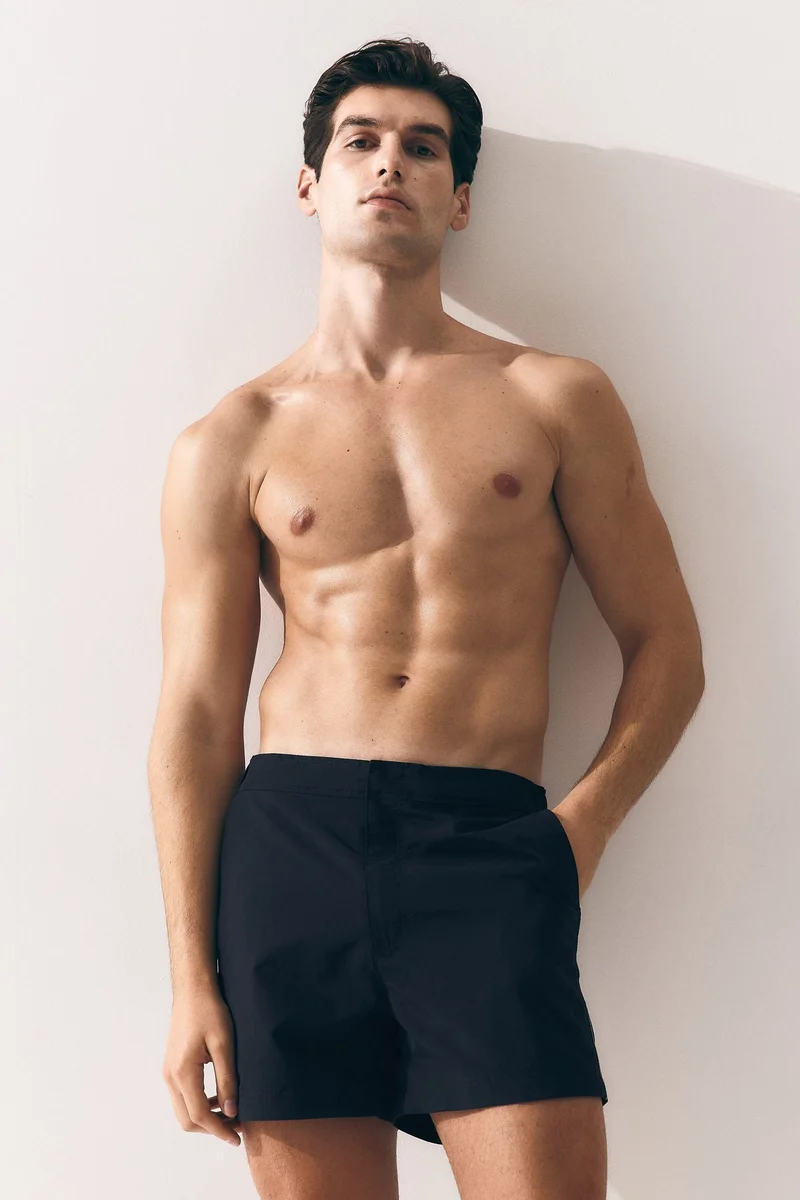 اتش اند ام شورت سباحة بتفاصيل حواف رفيعة