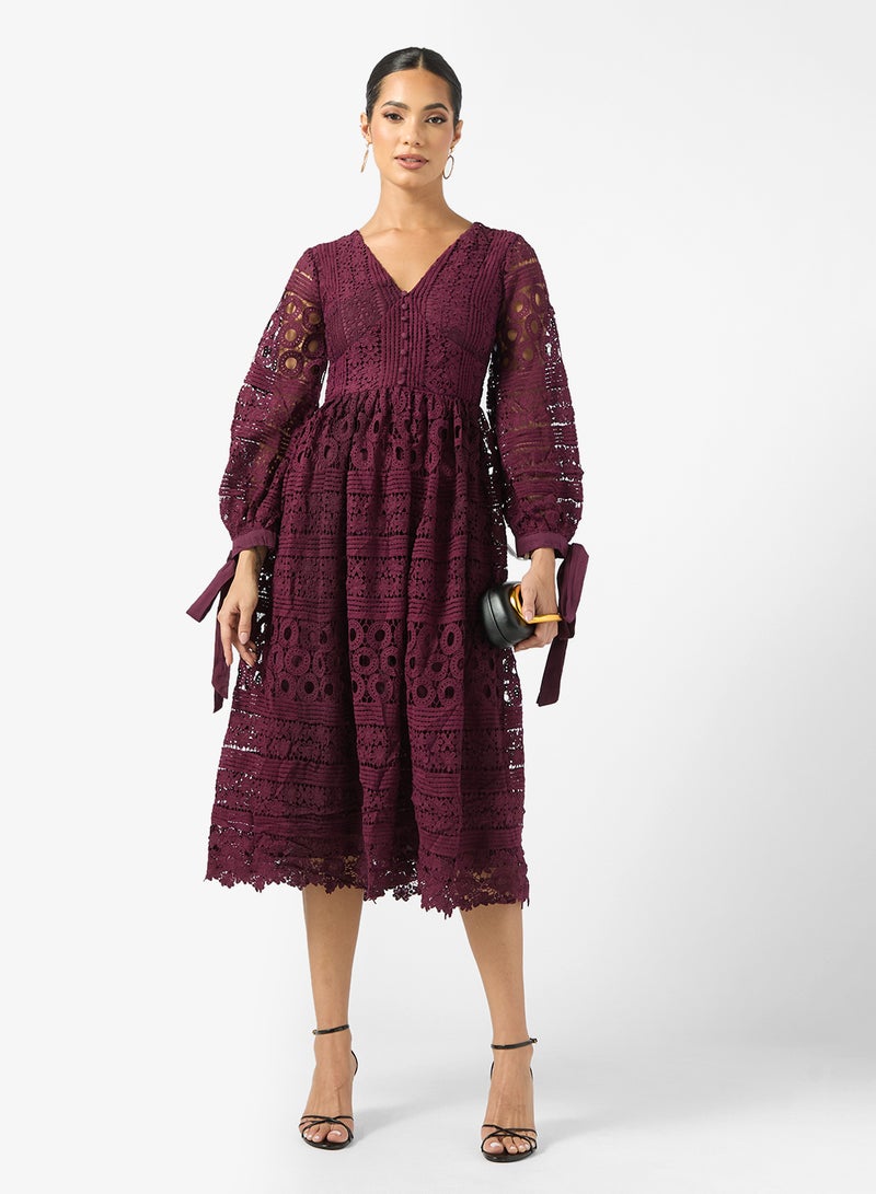 Frock and Frill Lace Detail V-Neck Midi Dress - Image 4