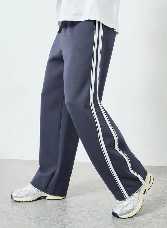 Styli Men Navy Side Taping Striped Oversized Joggers