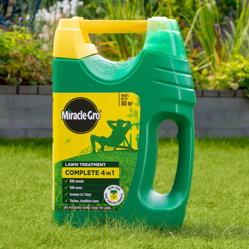 Miracle-Gro Complete 4 in 1 Lawn Food, 80 m² handheld spreader, Lawn Food, Weed & Moss Control - Image 5
