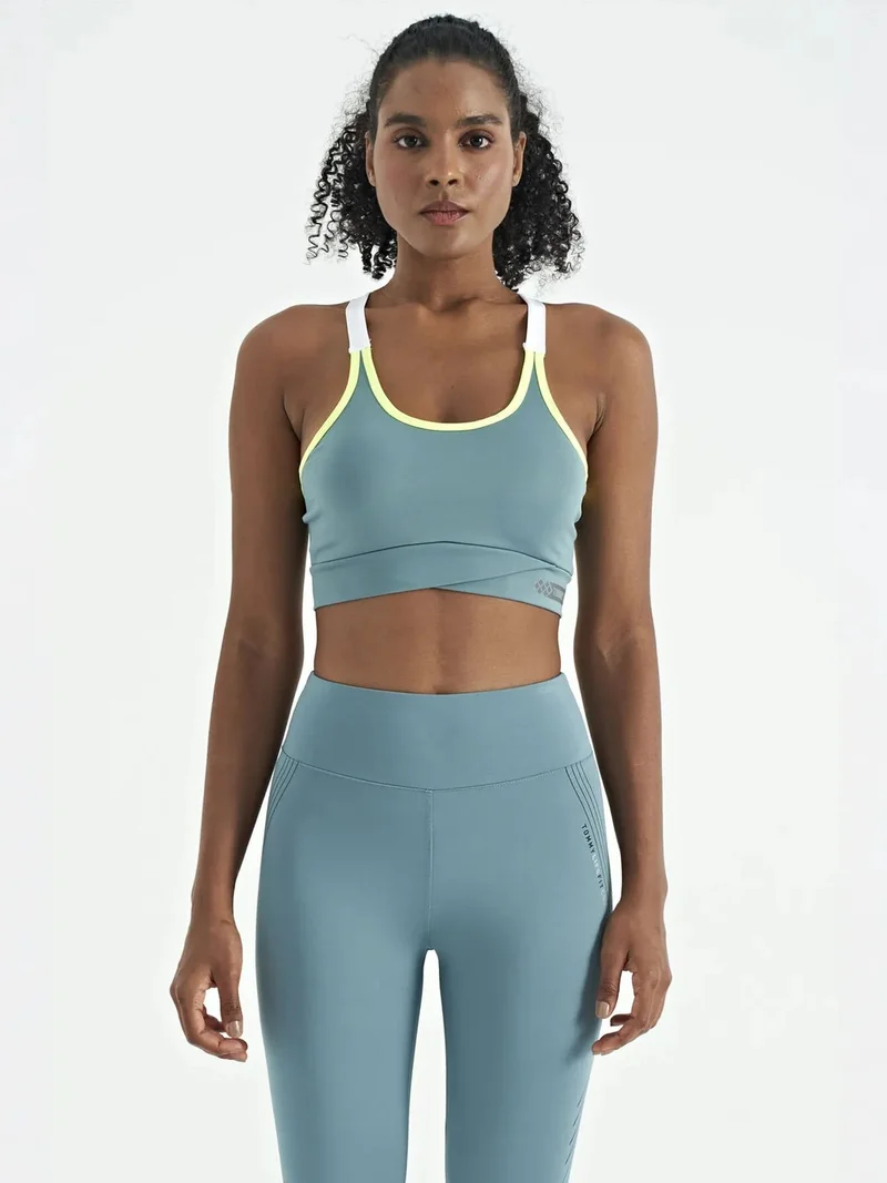 تومي لايف TOMMY Fitted Sleeveless Crop Sports Top