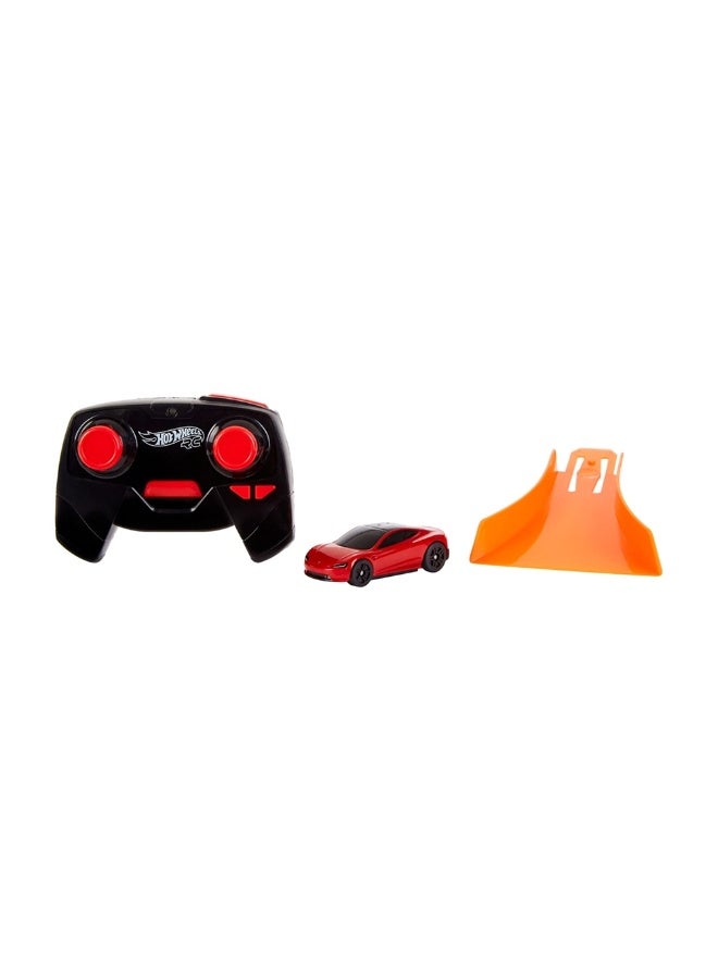 Hot Wheels Hot Wheels Tesla Roadster 2.4 Ghz Rc Car (1:64) - Image 3