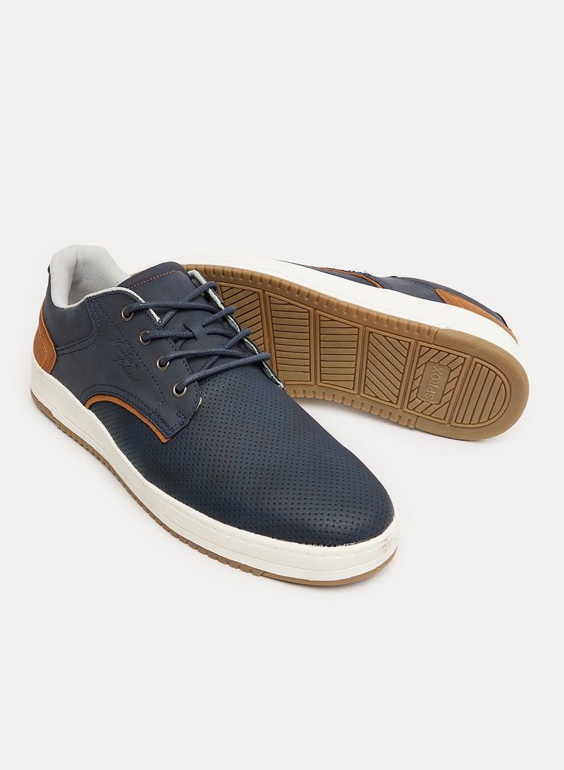 Low Top Sneaker