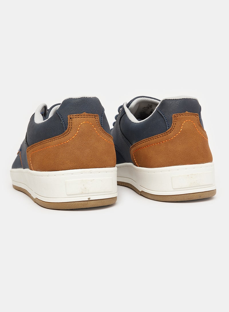 Low Top Sneaker