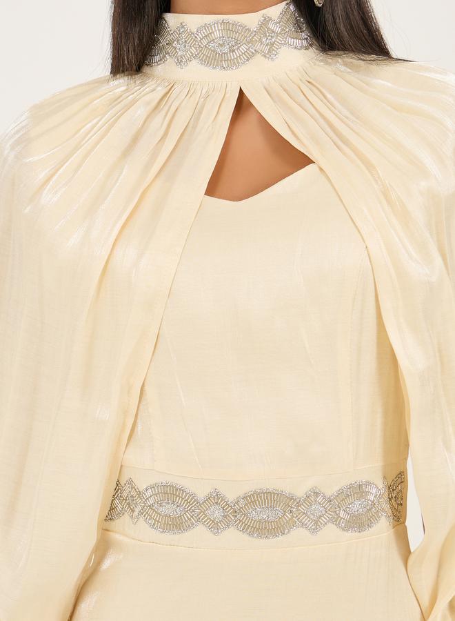 ستايلي فستان ماكسي بتصميم - من الساتان مزين بالخرز مع أكمام كيب قابلة للفصل - Image 4