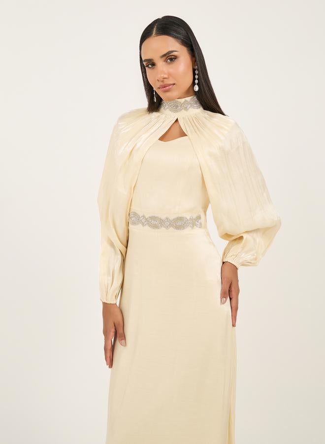 ستايلي فستان ماكسي بتصميم - من الساتان مزين بالخرز مع أكمام كيب قابلة للفصل - Image 3