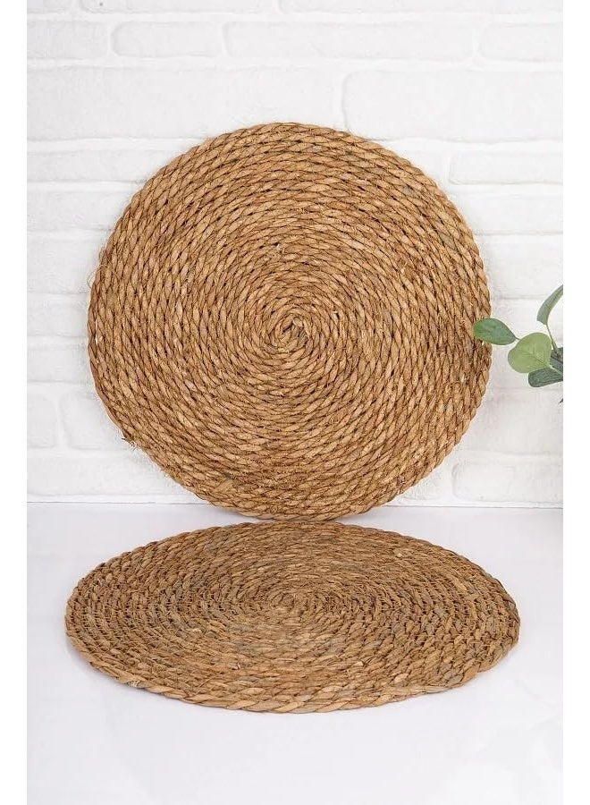 "مجموعة كوسترات (قواعد أكواب) من الخوص الطبيعي الدائري – قطعتين – تصميم أنيق لحماية وتزيين الطاولات والمطبخ – لون بيج طبيعي" - Image 1