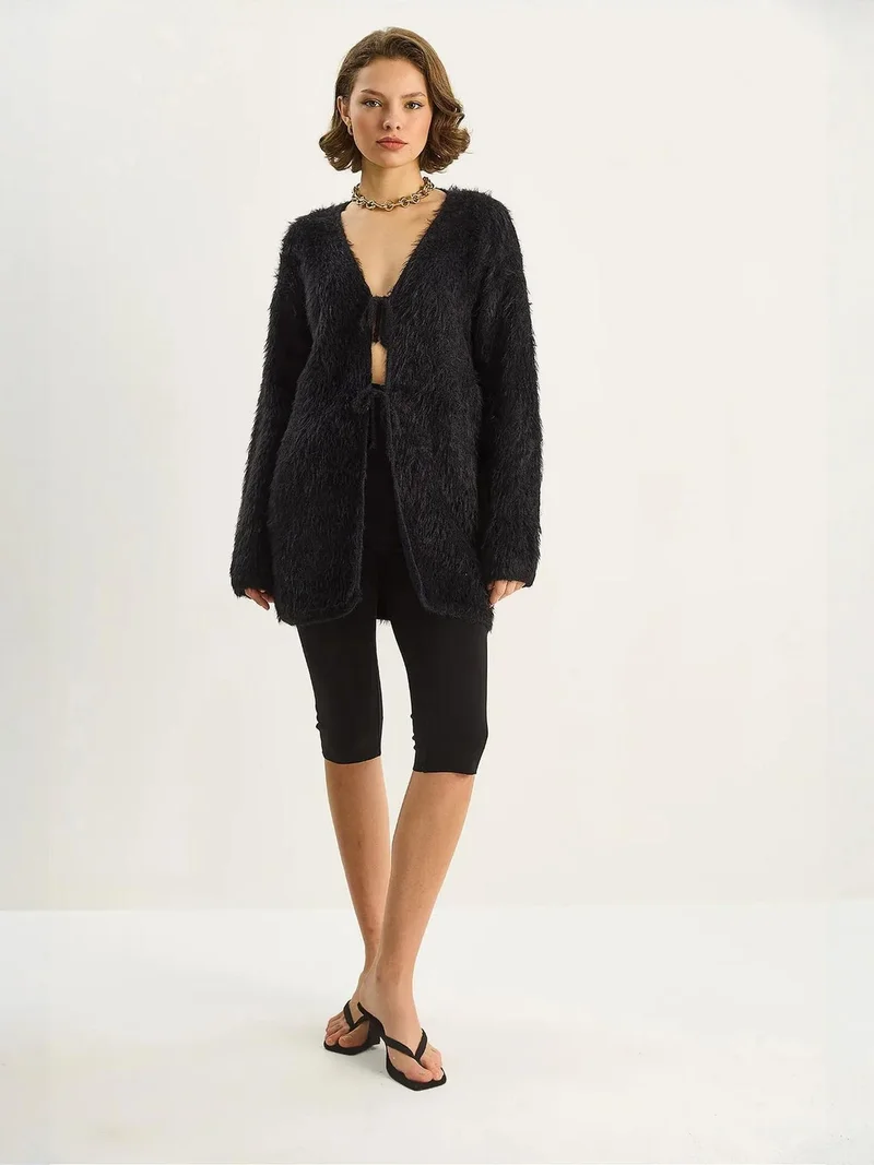 بيانكو لوتشي كارديجان ميدي بياقة على شكل حرف  مع رباط من لوكسي