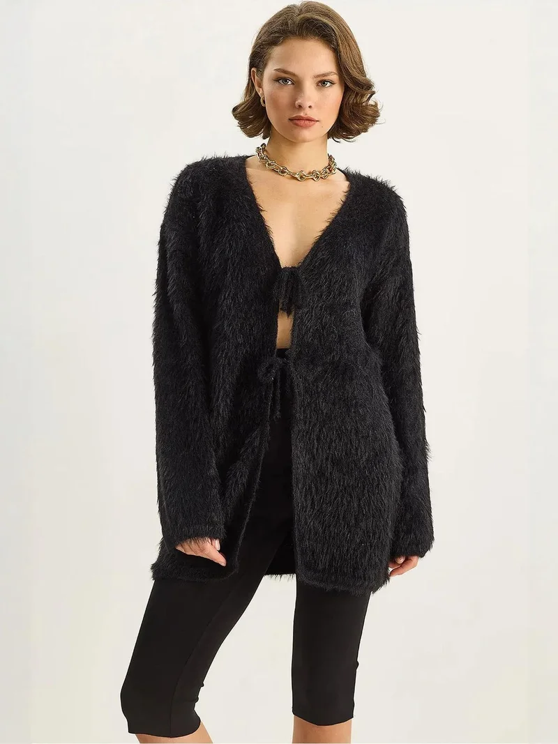 بيانكو لوتشي كارديجان ميدي بياقة على شكل حرف  مع رباط من لوكسي