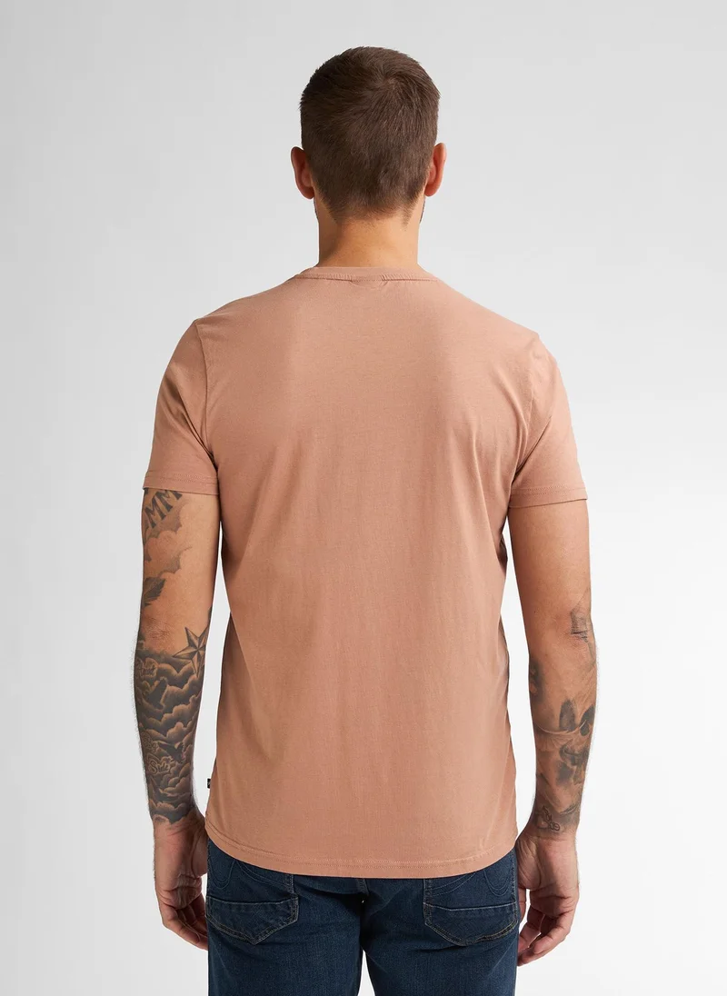 بترول اندستريز تيشيرت رجالي كلاسيك بطبعة