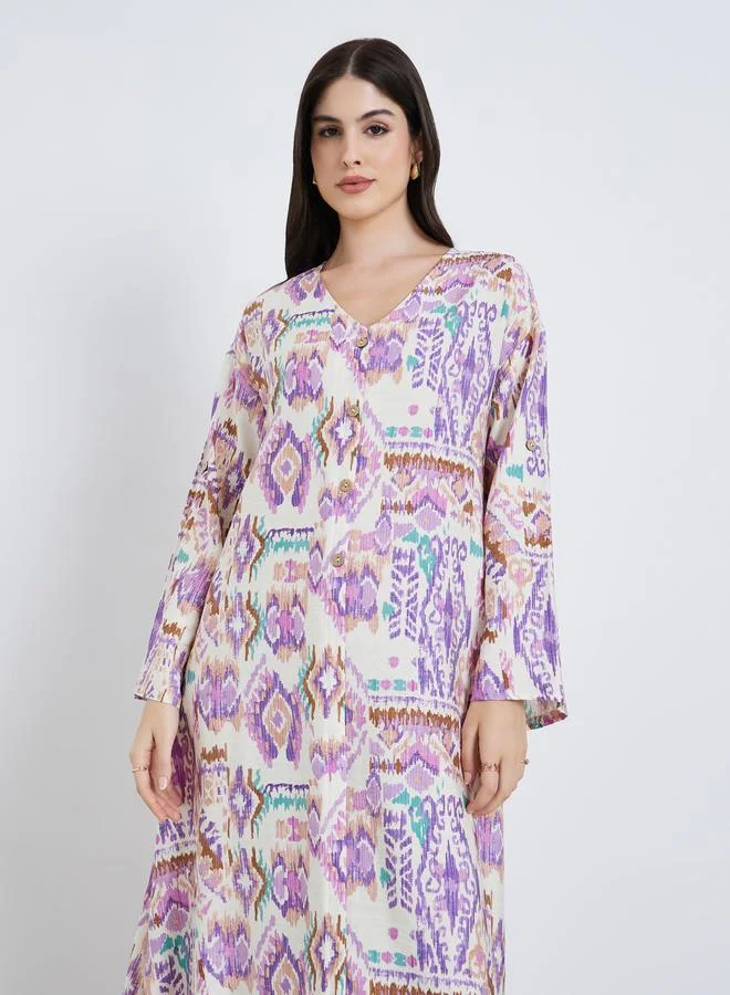 أميرة جلابية بحافة واسعة وأزرار بطبعة أزتيك