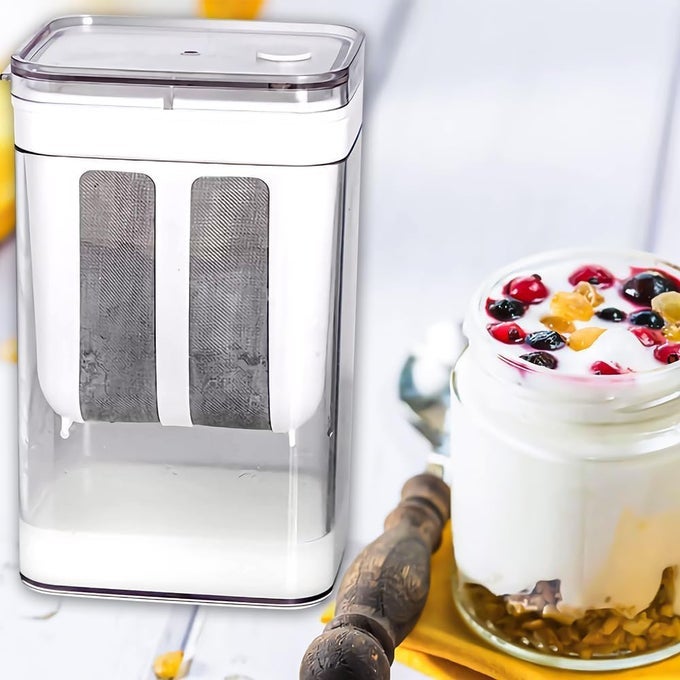 GREEK YOGURT CURD MAKER 1100ML FINE MESH STRAINER WITH LID MULTIFUNCTIONAL YOGURT FILTER CURD MAKER FOR HOME WHEY SEPARATOR PERFECT FOR HOMEMADE YOGURT CURD CHEESE