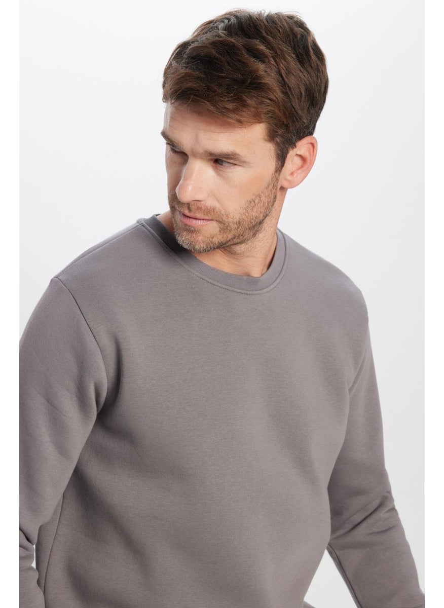 Relax Fit Comfortable Cut Cotton Soft Textured Polar Fleece Basic Gray Crew Neck Sweatshirt - pzsku/ZE25A7AEA70F9977E1D35Z/45/_/1734379640/3a073eb8-7071-43d6-acb4-cab8095ce39a