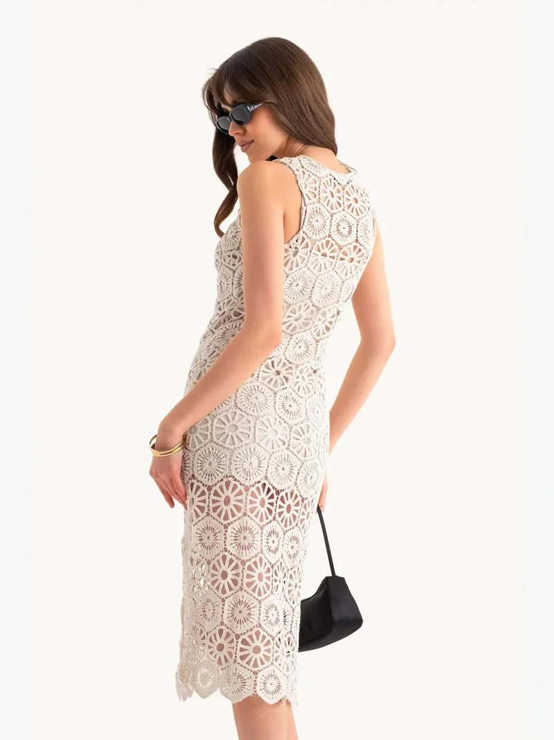 زوبعة فستان ميدي بياقة مستديرة ودانتيل كروشيه