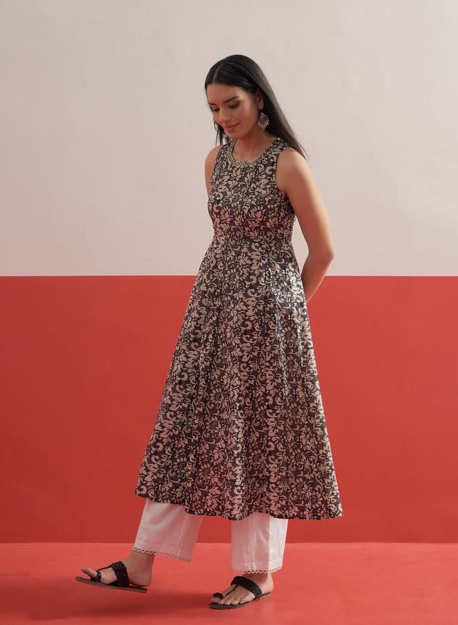 SASSAFRAS Dark Grey Floral Embroidered Sleeveless Kurta - Image 3