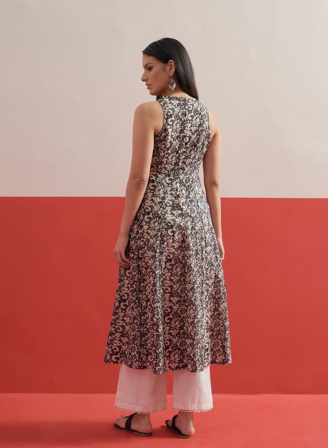 SASSAFRAS Dark Grey Floral Embroidered Sleeveless Kurta - Image 4