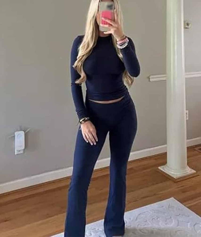 كلاراكو طقم ملابس رياضية نسائي من كلاركو قطني مكون من قطعتين بقصّة ضيقة وقميص قصير بأكمام طويلة وبنطلون رياضي منخفض الارتفاع وواسع الساق - Image 3