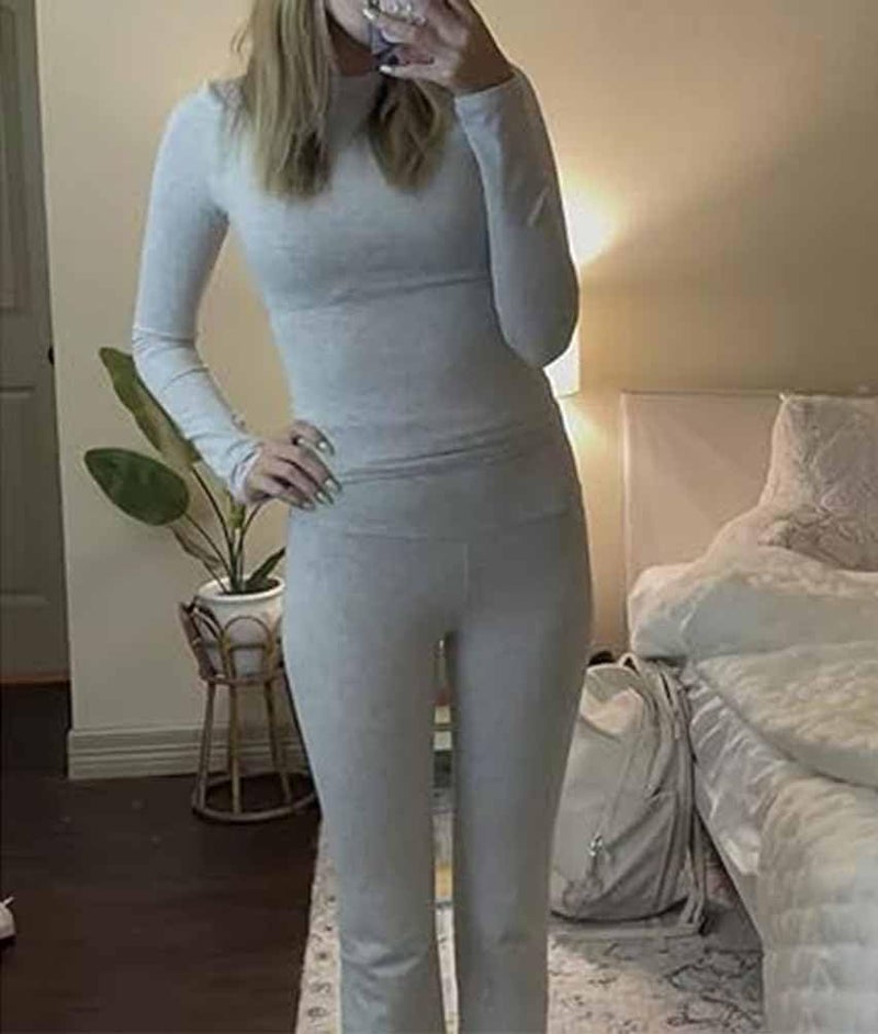 كلاراكو طقم ملابس رياضية نسائي من كلاركو قطني مكون من قطعتين بقصّة ضيقة وقميص قصير بأكمام طويلة وبنطلون رياضي منخفض الارتفاع وواسع الساق - Image 4